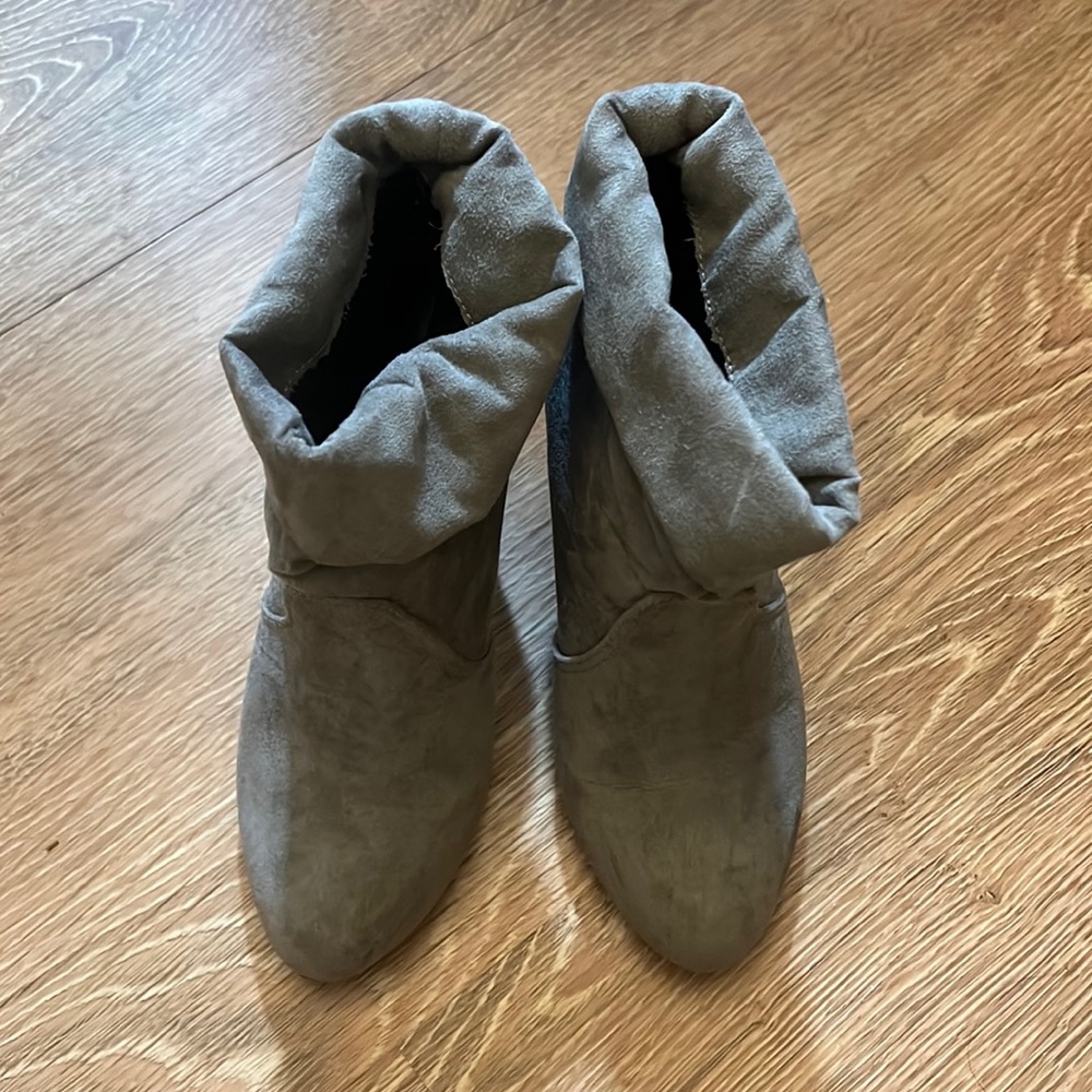 Express ankle grey boot size 6